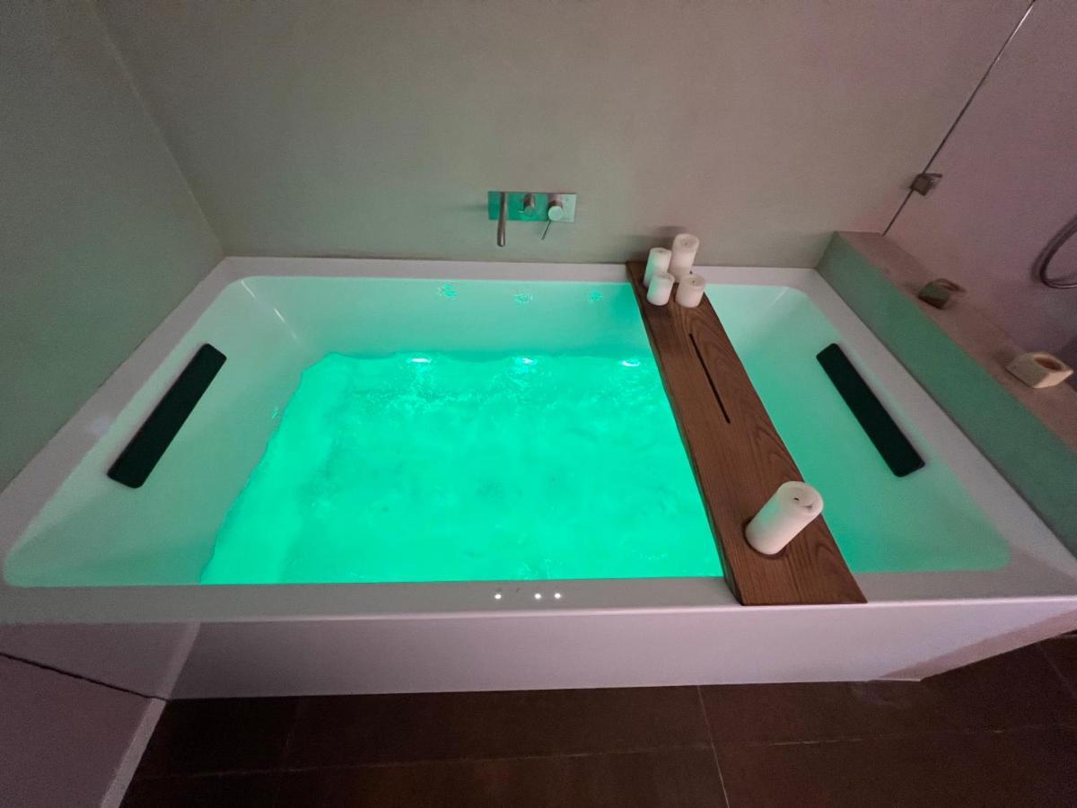 Venice Luxury Suite - Private Jacuzzi And Design Kültér fotó